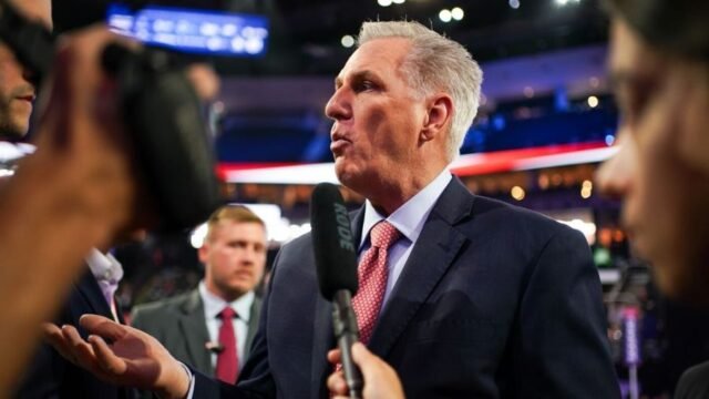 McCarthy golpea a los noticias sobre las protestas de Los Ángeles: "Es vergonzoso"
