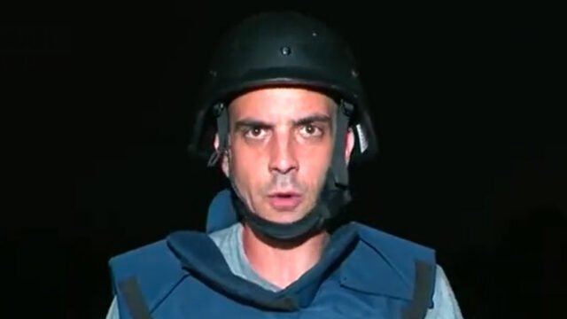 Momento aterrador que Fox News Reporter corre para la portada en vivo en Air & Yells '¡Todos los movimientos!' Mientras los misiles llueven en Israel
