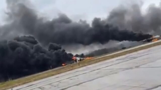 Momento de Ucrania lanza drones de camiones dentro de Rusia mientras la base aérea Blitz destruye 40 aviones de combate, incluidos los bombarderos nuke ' - The Sun
