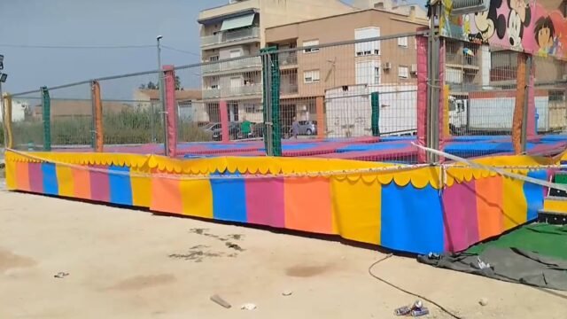 Niña, de 2 años, electrocutada a muerte en el trampolín, ya que otros tres niños resultan heridos en la tragedia de recinto ferial en España
