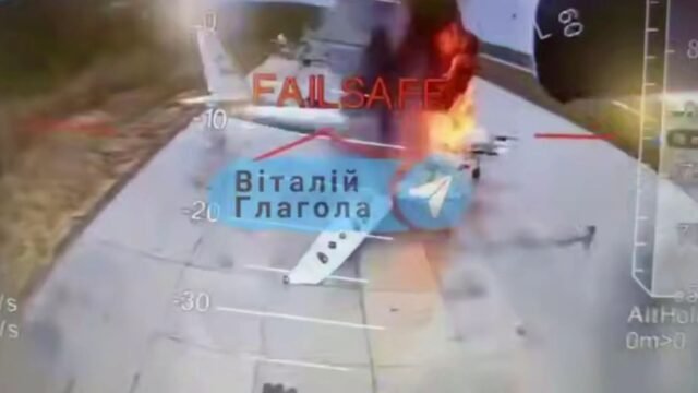 Paso de bombardeo 'Spiderweb' de estilo SAS de Ucrania por un paso increíble: drones de contrabando, cajas atrapadas en bobado y un martillo de $ 7 mil millones-The Sun
