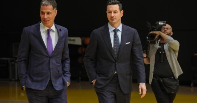 Pelinka y Redick deberían estar a salvo bajo el régimen de los Dodgers ... por ahora
