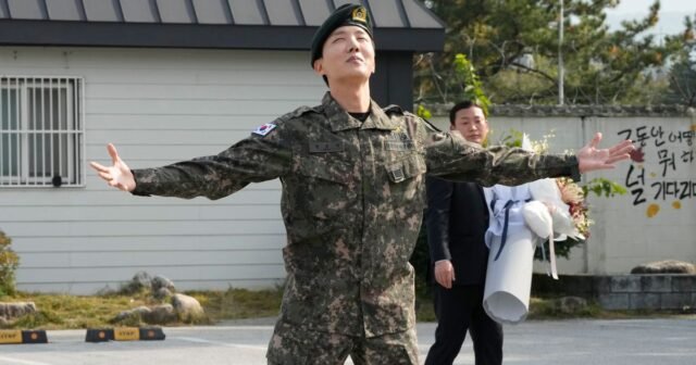 Qué saber sobre BTS a medida que el grupo K-Pop regresa del servicio militar
