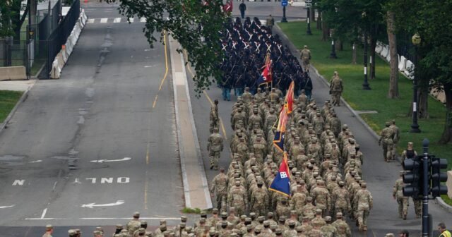 Qué saber sobre el desfile de aniversario del ejército de Trump hoy
