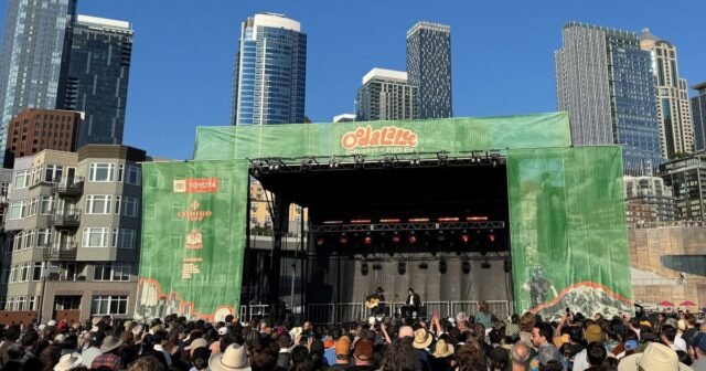 REVISIÓN: La serie de conciertos de Seattle Waterfront se inicia en el muelle 62
