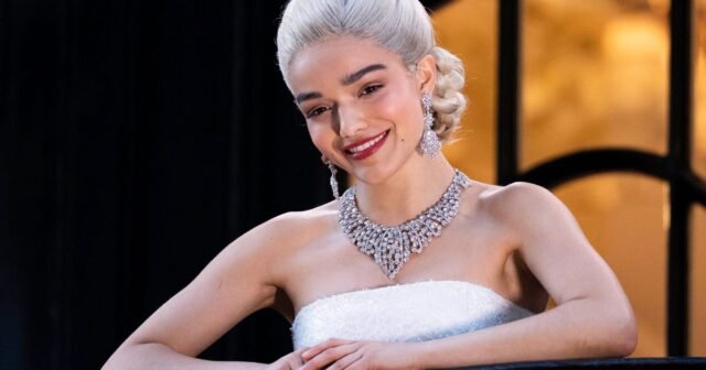 Rachel Zegler es una serenata a la multitud gratis en una nueva producción de Londres de 'Evita'
