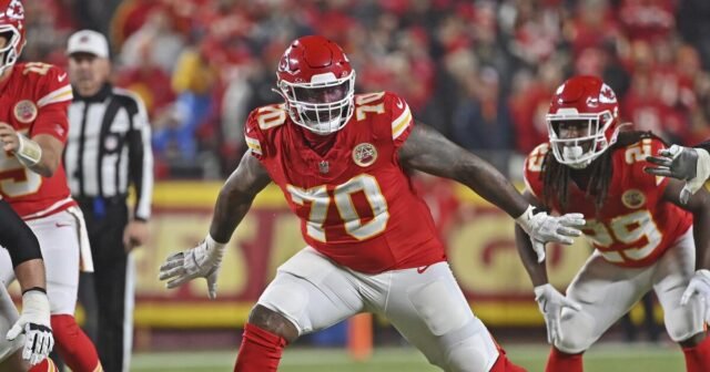 Rams refuerza la línea ofensiva firmando a Veteran DJ Humphries
