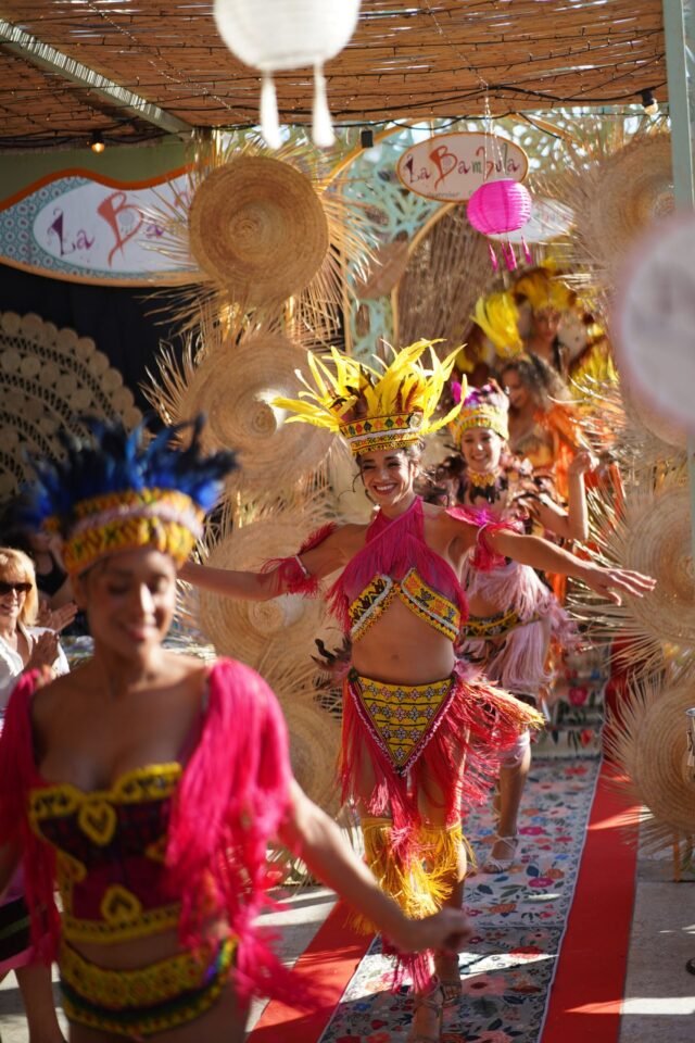 Runway to Success: Javea Fashion Show Wows Audience al lado de Popular Arenal Beach
