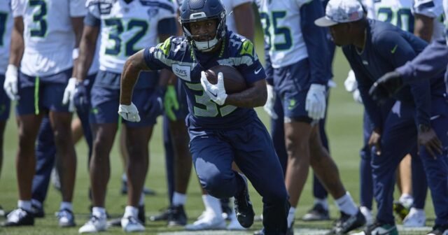 Seahawks cambia el plan de temporada baja, mueve el minicampamento
