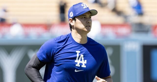 Shohei Ohtani haciendo su debut de lanzamiento de los Dodgers el lunes vs. Padres
