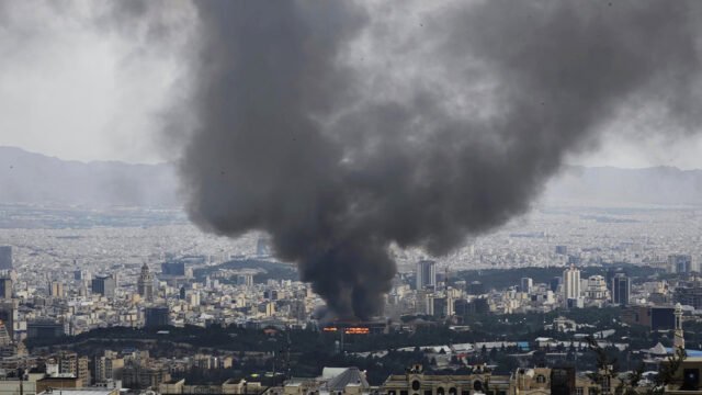 Sitios nucleares israelíes para enfrentar 'golpes aplastantes' - fuente iraní para RT - RT World News

