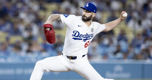 Tanner Scott lucha nuevamente en la derrota de los Dodgers ante los Mets en 10 entradas
