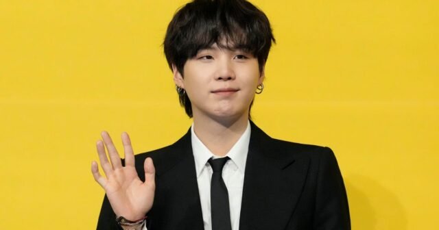 Todos los BTS han regresado como Suga se descarga de una forma alternativa de servicio militar
