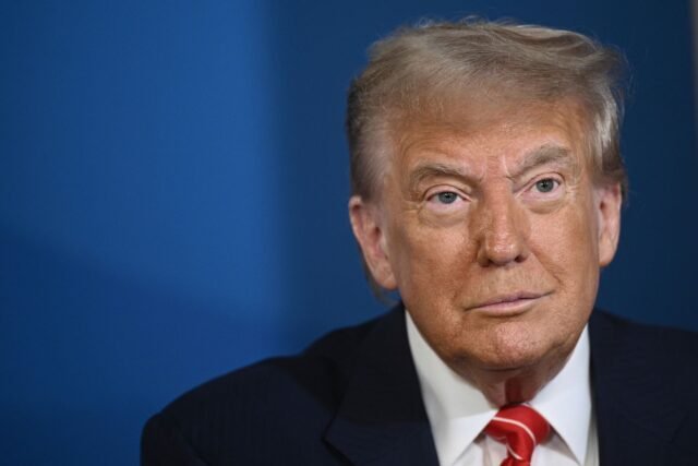 Trump aplaude el esfuerzo republicano para expandir el espectro, las carreteras invisibles que alimentan las redes inalámbricas
