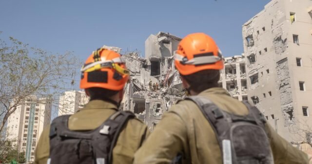 Trump dice que el alto el fuego de Irán-Israel está vigente después de que ambas partes lo violaron
