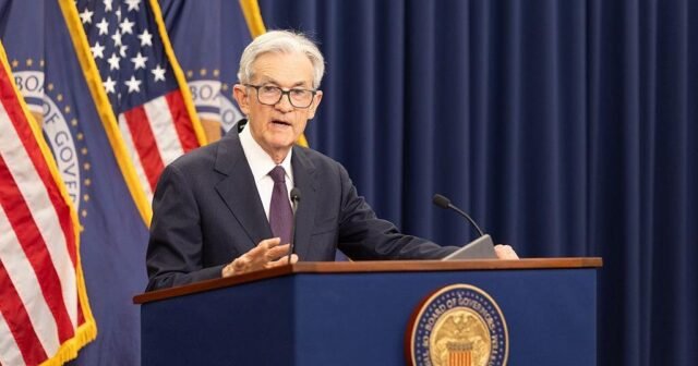 Trump dice "tal vez" intentará despedir al jefe Jerome Powell
