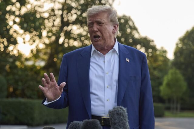 Trump expresa frustración hacia Irán e Israel después de ataques posteriores al fuego.
