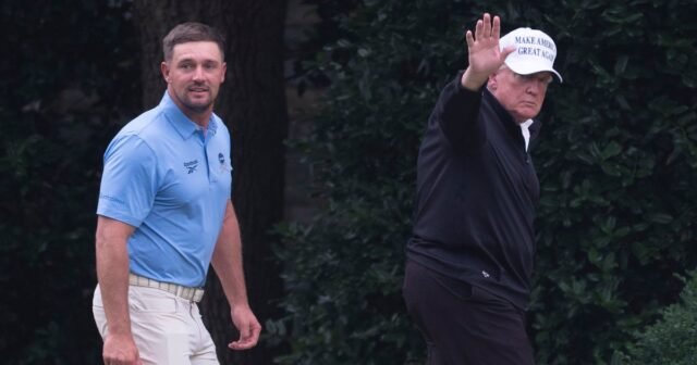 Trump no ha visitado ningún desastrador natural, pero tiene tiempo para jugar al golf
