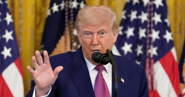 Trump se opuso al plan israelí para matar al líder supremo de Irán, dicen las fuentes de noticias de CBS

