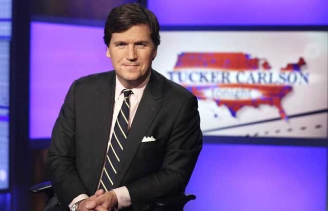 Tucker Carlson culpa a Fox News por hacerlo "gordo"
