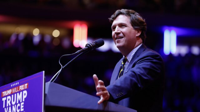 Tucker Carlson explota a Trump sobre el ataque de Irán - RT World News
