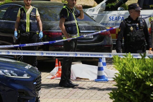 Un asesor de un ex presidente ucraniano es asesinado cerca de una escuela estadounidense en España, dicen las autoridades
