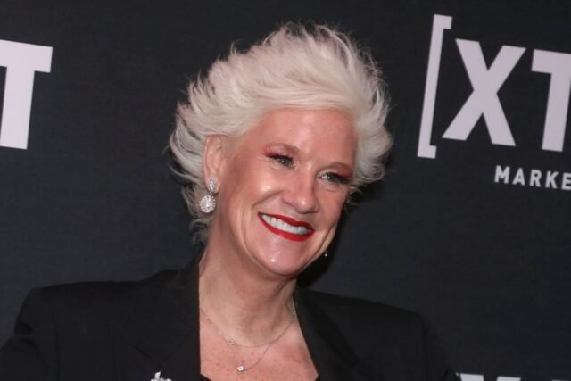 'Vibrante espíritu y corazón generoso': las celebridades y los fanáticos honran a la chef fallecida Anne Burrell
