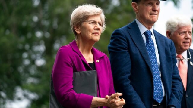 Warren pregunta si x violando las sanciones con 'cheques azules' 
