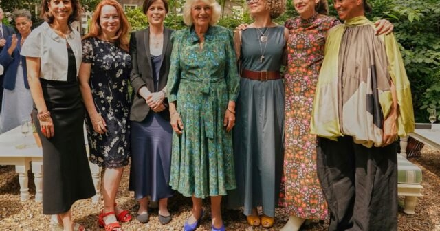 Yael van der Wouden y Rachel Clarke ganan los premios de libros de premios para mujeres
