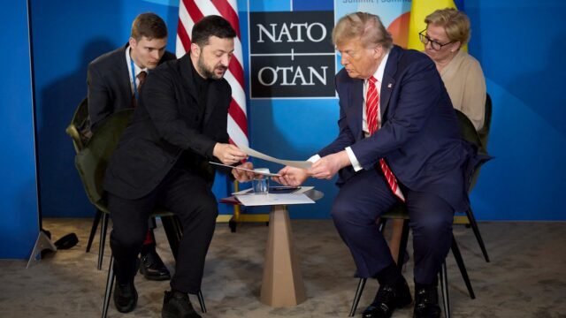 Zelensky intenta un nuevo aspecto formal para una reunión de Crunch con Trump en la OTAN, ya que Don dice que el líder de guerra "no podría haber sido más amable"
