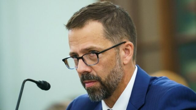 Actualizaciones en vivo: Nominee de NOAA cuestionó sobre el personal del servicio meteorológico; El Senado se acerca al voto de las sanciones de Rusia
