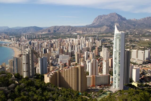 Benidorm va al tribunal principal en España en la última oportunidad de combatir el proyecto de ley de compensación de 330 millones de euros
