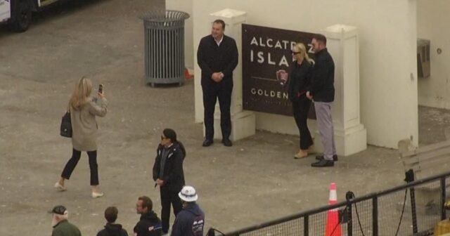 Bondi gira a Alcatraz como parte del plan de Trump para reabrir la ex prisión
