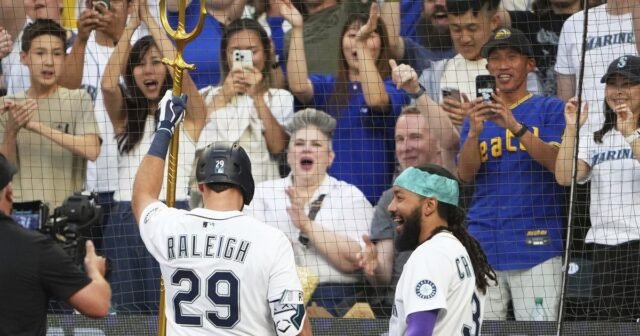 Cal Raleigh llega al No. 39 a la gema de Logan Gilbert como los mejores cerveceros de los Marineros
