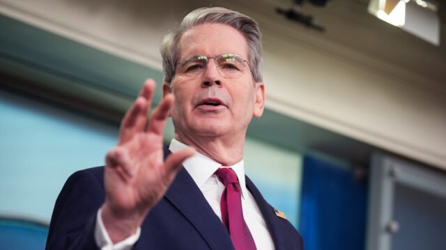 China resistirá las sanciones de los Estados Unidos para comprar petróleo ruso - Secretario del Tesoro - RT World News
