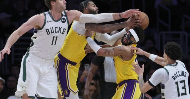Clippers acepta un acuerdo de dos años con Brook López
