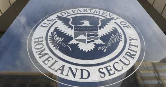 DHS para reducir el 75% del personal en su oficina de inteligencia en medio de un entorno de amenaza elevado
