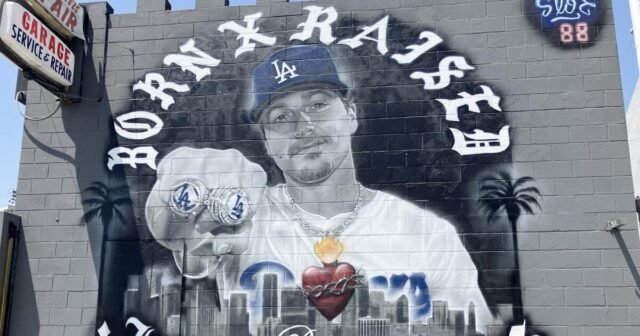 Dodger Kiké Hernández honrado en el nuevo mural de North Hollywood
