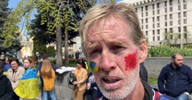 El Departamento de Justicia acusa a 2 personas de vender un arma al presunto asesino de Trump, Ryan Routh
