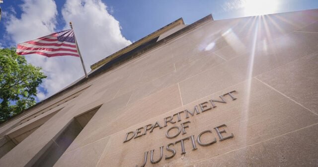 El Departamento de Justicia cierra los sitios de abuso infantil en la red oscura que tenían 120,000 miembros y millones de archivos
