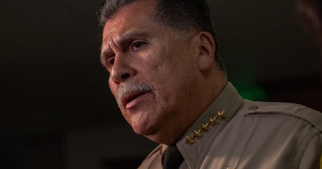 El Departamento de Justicia solicita listas de inmigrantes indocumentados en las cárceles del condado de Los Ángeles

