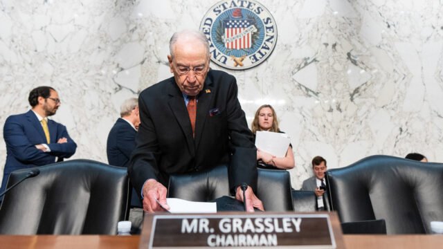 El FBI fue 'armado' en la conspiración de Obama-Clinton para 'detener a Trump', el mejor senador estadounidense-RT World News

