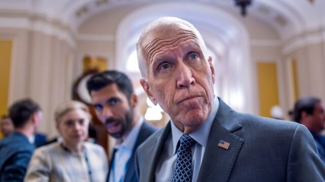 El Partido Republicano transmite las preocupaciones sobre el uso de Trump de herramienta rara para reducir los fondos a pesar del proyecto de ley de respaldo
