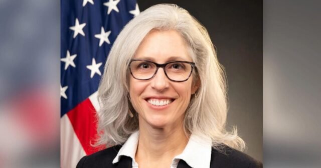 El Senado confirma a Susan Monarez como directora de los CDC. Esto es lo que ha dicho sobre vacunas, fluoruro y más.
