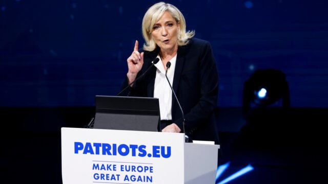 El acuerdo comercial de US-UE es 'Fiasco'-Le Pen-RT World News
