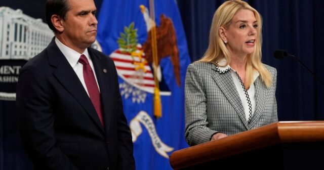 El alto funcionario del Departamento de Justicia dice que planea reunirse con Ghislaine Maxwell sobre el caso de Epstein
