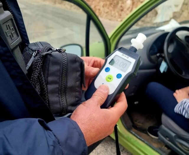 El conductor ebrio golpea a la familia francesa en el cruce después del día en Costa Blanca Beach
