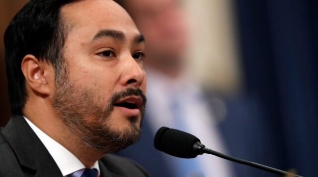 El demócrata de la Cámara de Representantes dice que el cambio climático 'obviamente es parte de' inundaciones de Texas

