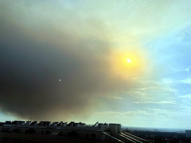 El incendio forestal cerca de la España Madrid quema 3.200 hectáreas mientras los residentes huyen y los agricultores luchan contra las llamas
