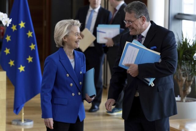 El jefe de comercio de la Unión Europea dice que el 30% de la tarifa 'prohibiría' el comercio, persigue el acuerdo de los Estados Unidos

